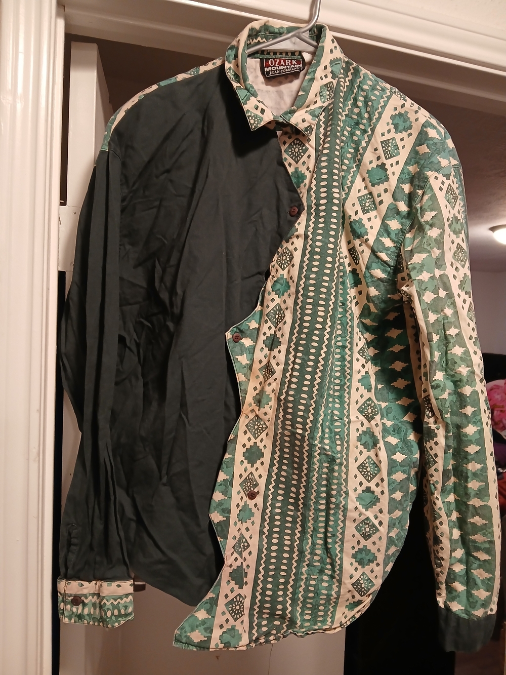 Ozark Mountain Jean Company Women’s Two-Tone Green Patterned Button-Up Shirt